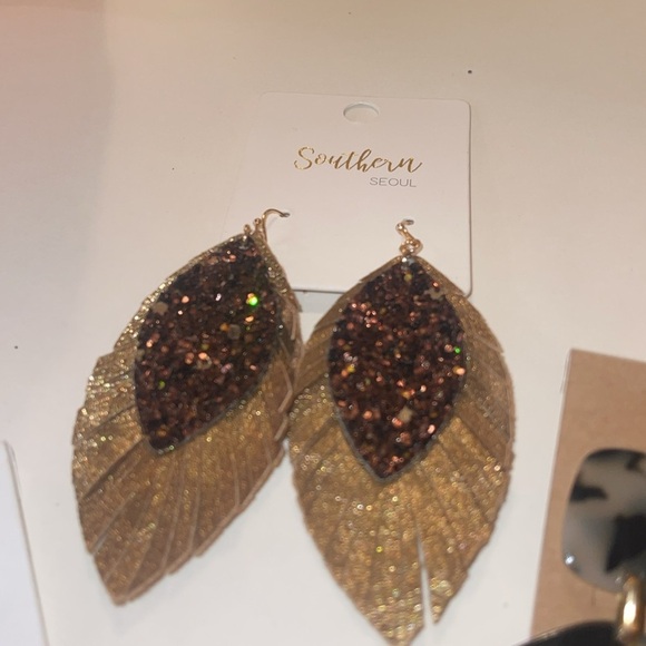 🍀5/$25🍀 lot of gorgeous new earrings - Picture 5 of 7